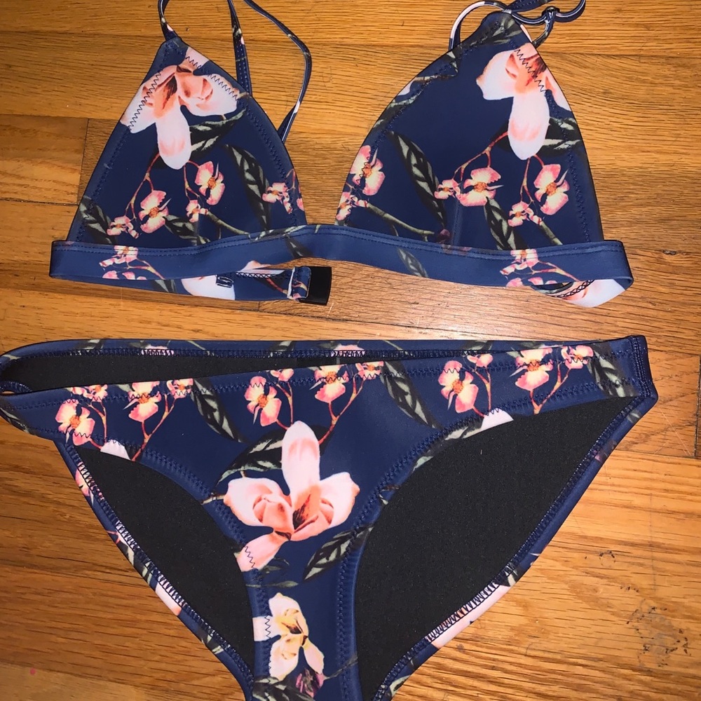 Never worn bikini set